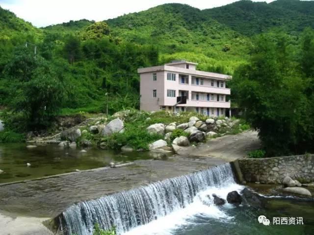 许嵩新歌曼陀山庄MV正式上线故事感好强，如何评价许嵩新歌《曼陀山庄》？游戏画面